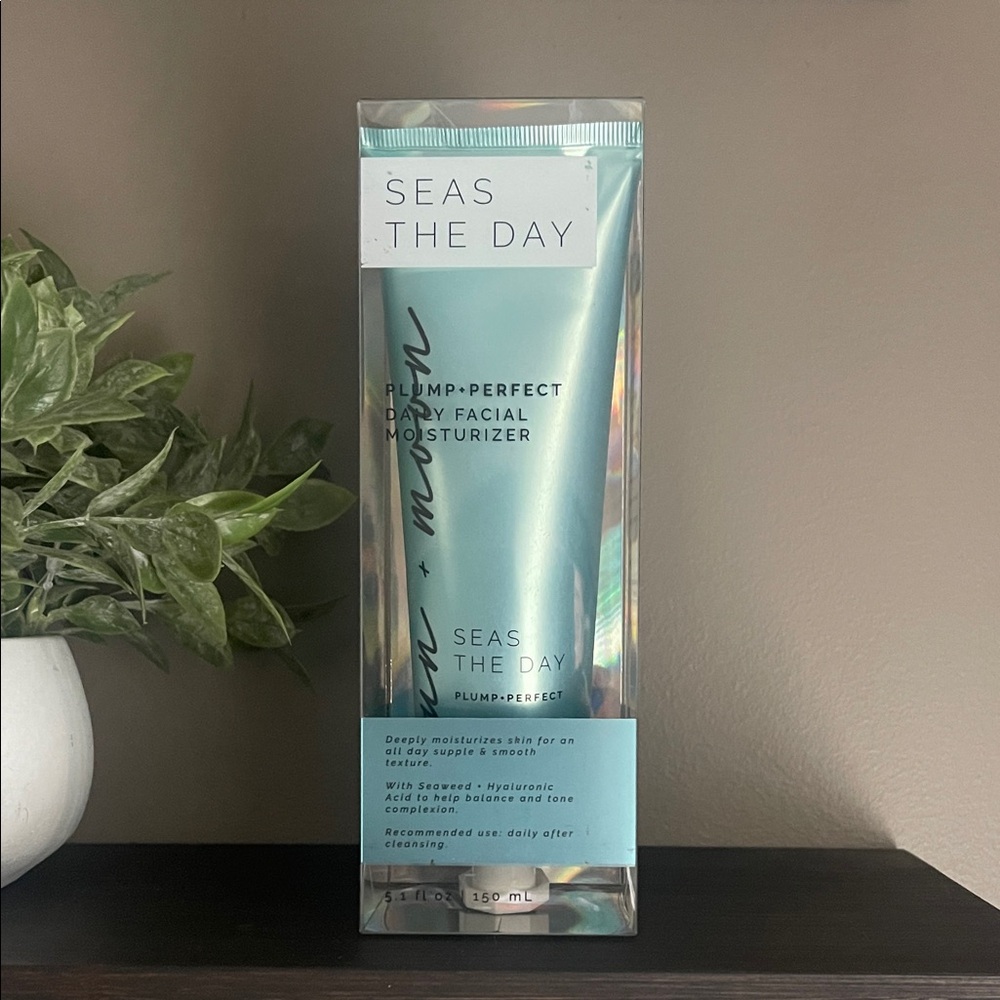 Sun+Moon Seas The Day Plump+Perfect Daily Facial Moisturizer